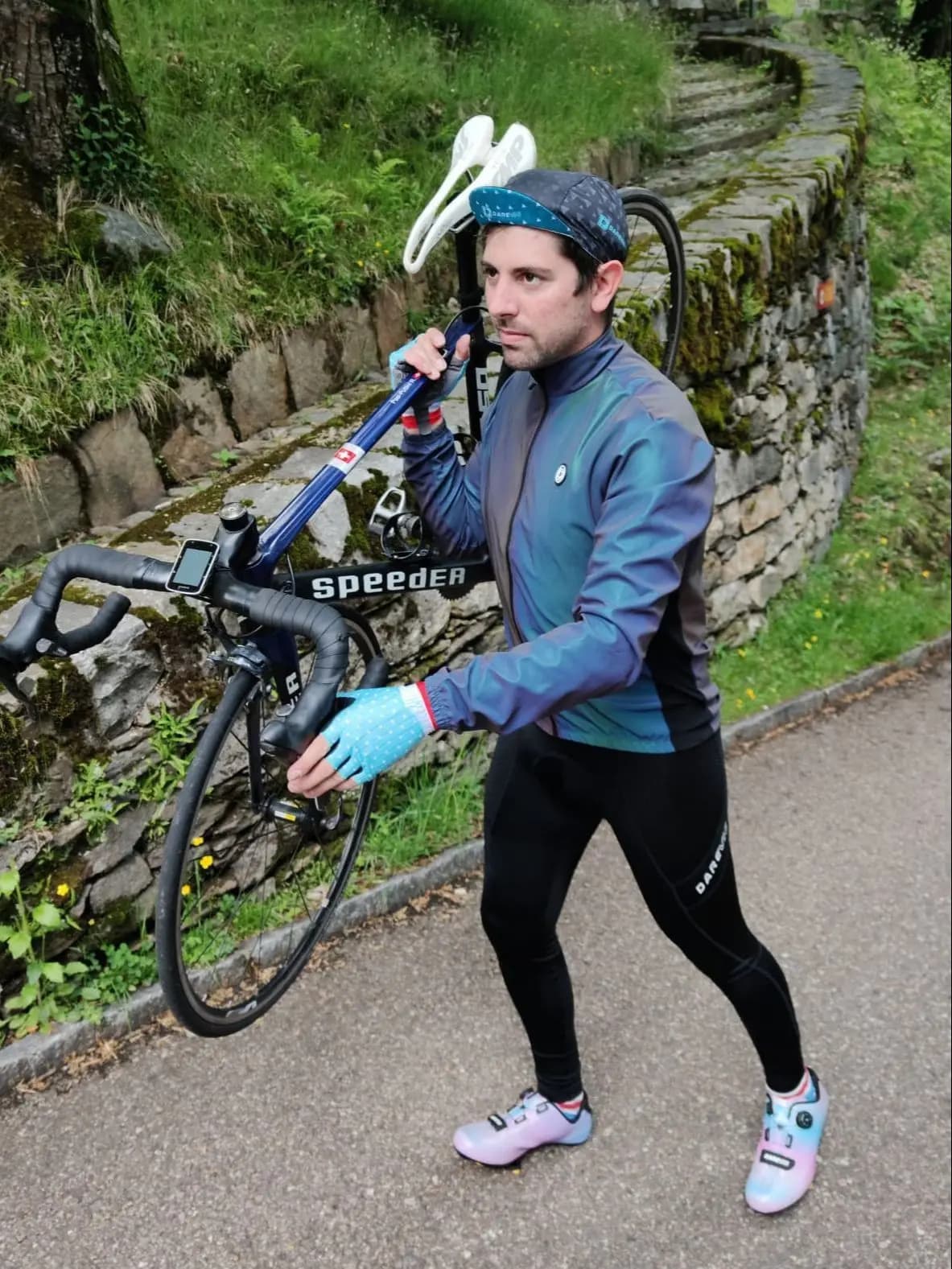 DAREVIE Cycling Jacket Winter Rainbow Reflective PRO Level Cycling Windbreak Men Windproof Waterproof Cycling Jacket Man Women