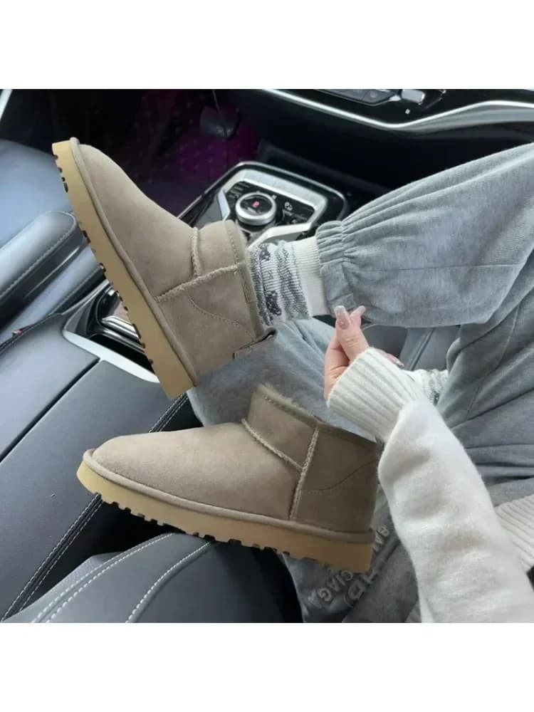 NO-LOGO！！！2025 new classic mini snow boots. Combining sheepskin and genuine leather, winter fashionable and casual warm boots