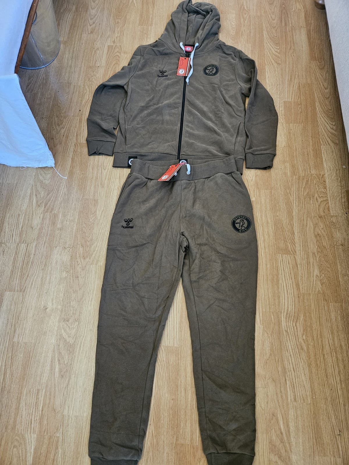 Hummel Bristol City Olive green top and Joggers Size women 16 men M/L BNWT