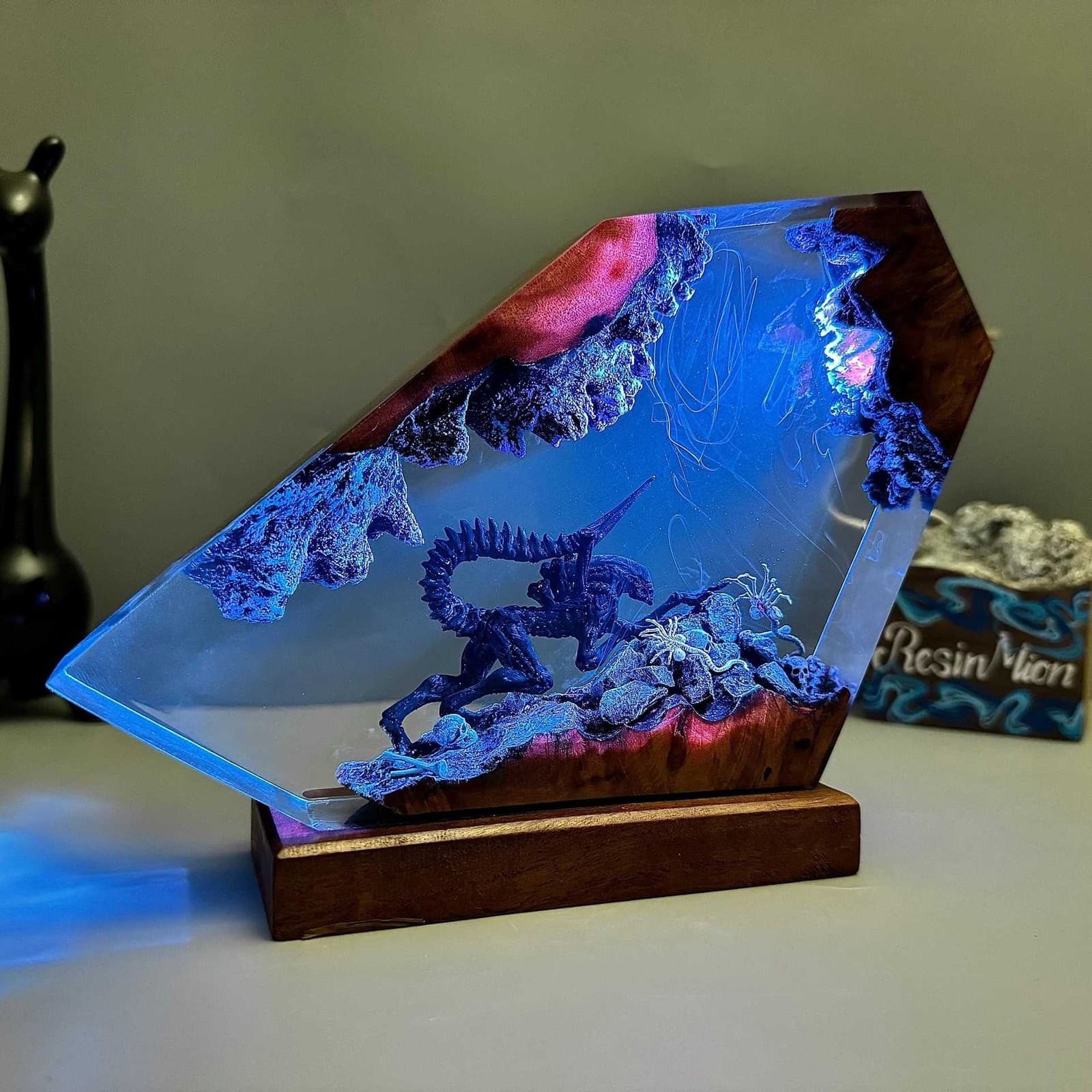 Handmade Alien Theme Night Light: Epoxy Resin Glow Lamp for Sci-Fi Fans Gift Toy