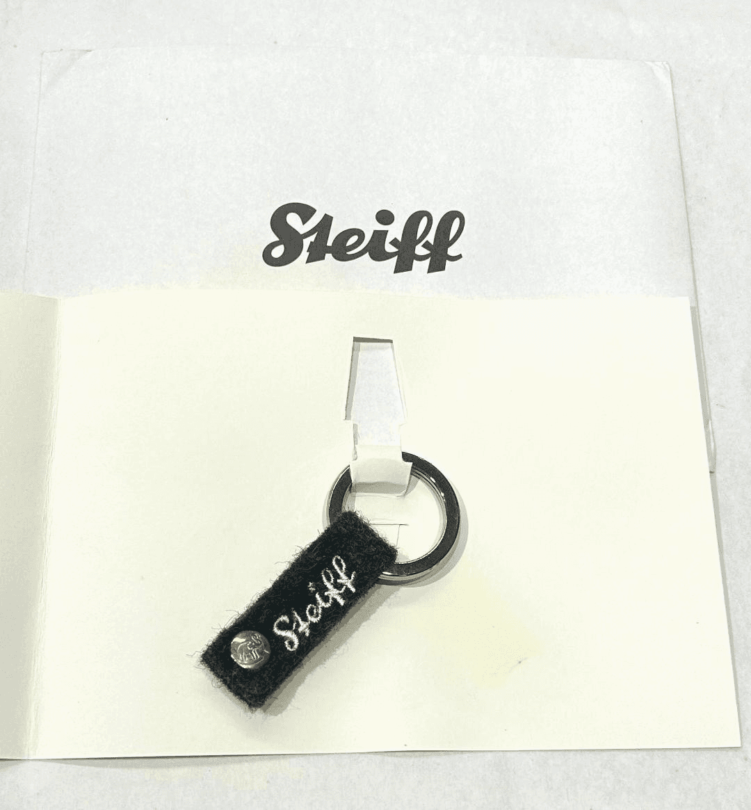 STEIFF EAN 901270 - Black \"Steiff\" Keyring with Gold Plated Button - Brand New