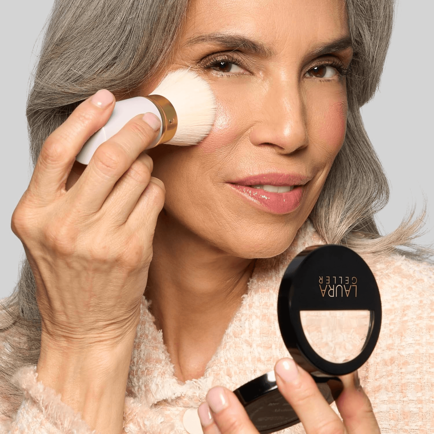 LAURA GELLER NEW YORK White Retractable Black Kabuki Brush for Liquid| Cream and view 2