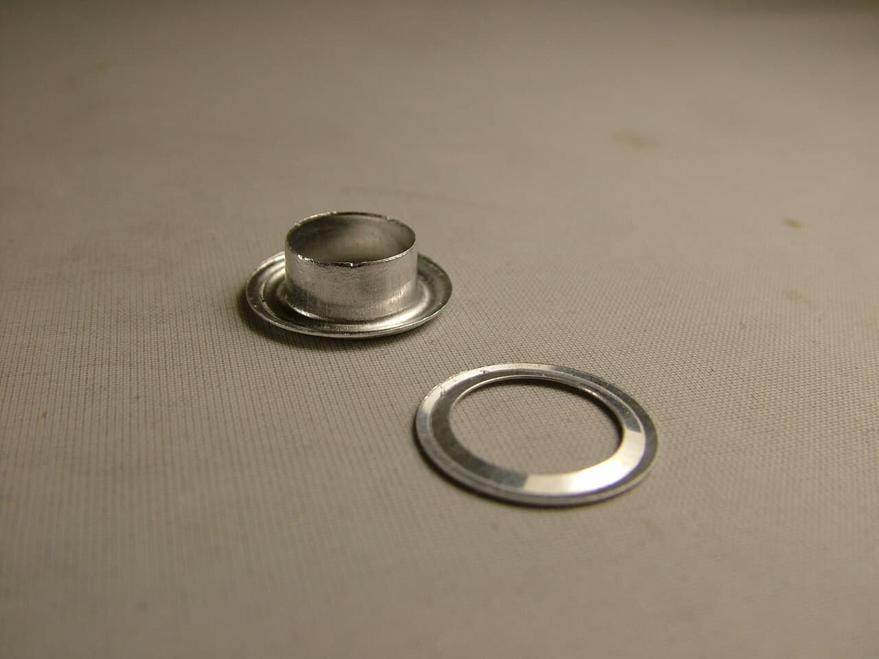Tarpaulin/awning eyelet repair kit 10mm,tool + 10 pairs of aluminium eyelets view 2
