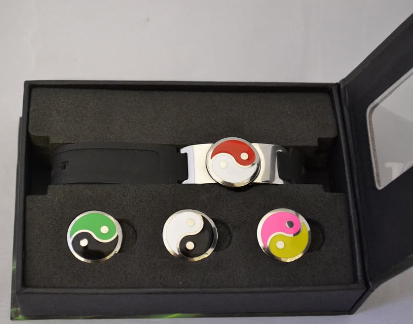 Yin Yang Golf magnetic energy bracelet gift box set 4 power discs ball markers view 2