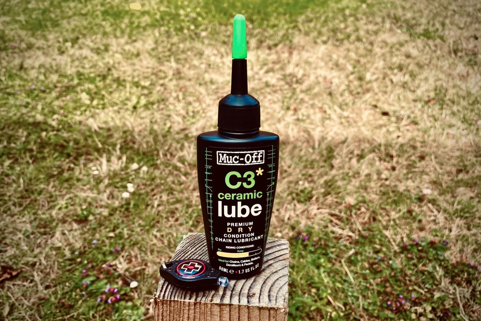 Muc-Off C3 Ceramic Dry Condition Chain Lube + UV Torch view 2