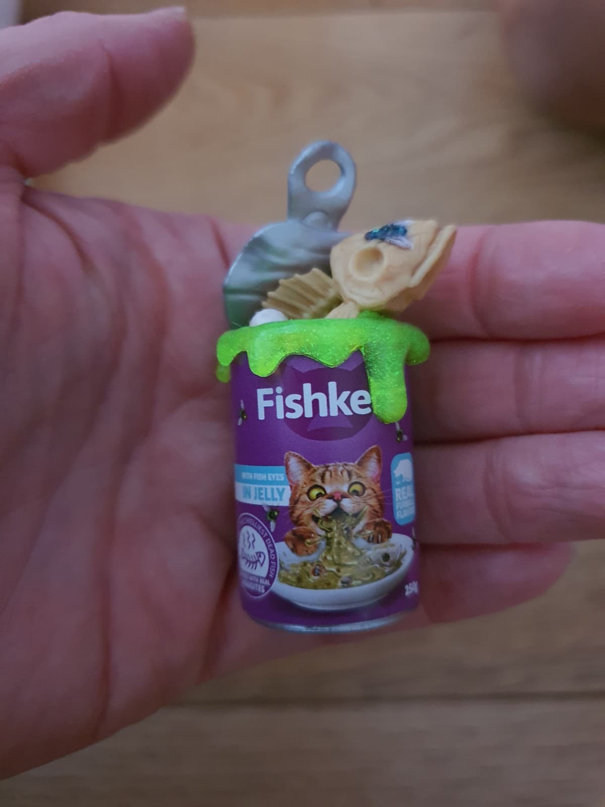ZURU Mega Gross Mini Brands SERIES 2 Fishkas Glow In The Dark Whiskas
