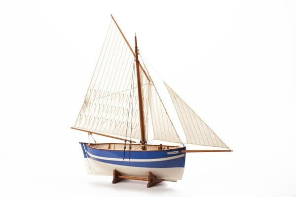 Billing Boats - Esperance - Scale 1:30 - Wooden Assembly Box