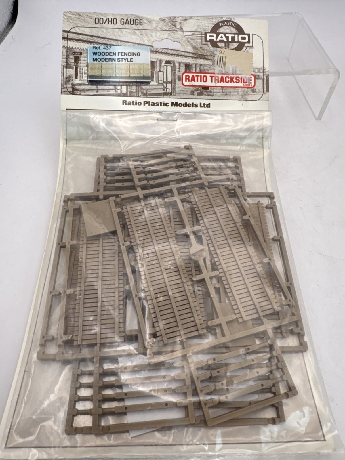 Plastic Ratio OO/HO Gauge 437 Wooden Fencing Modern Style New Sealed