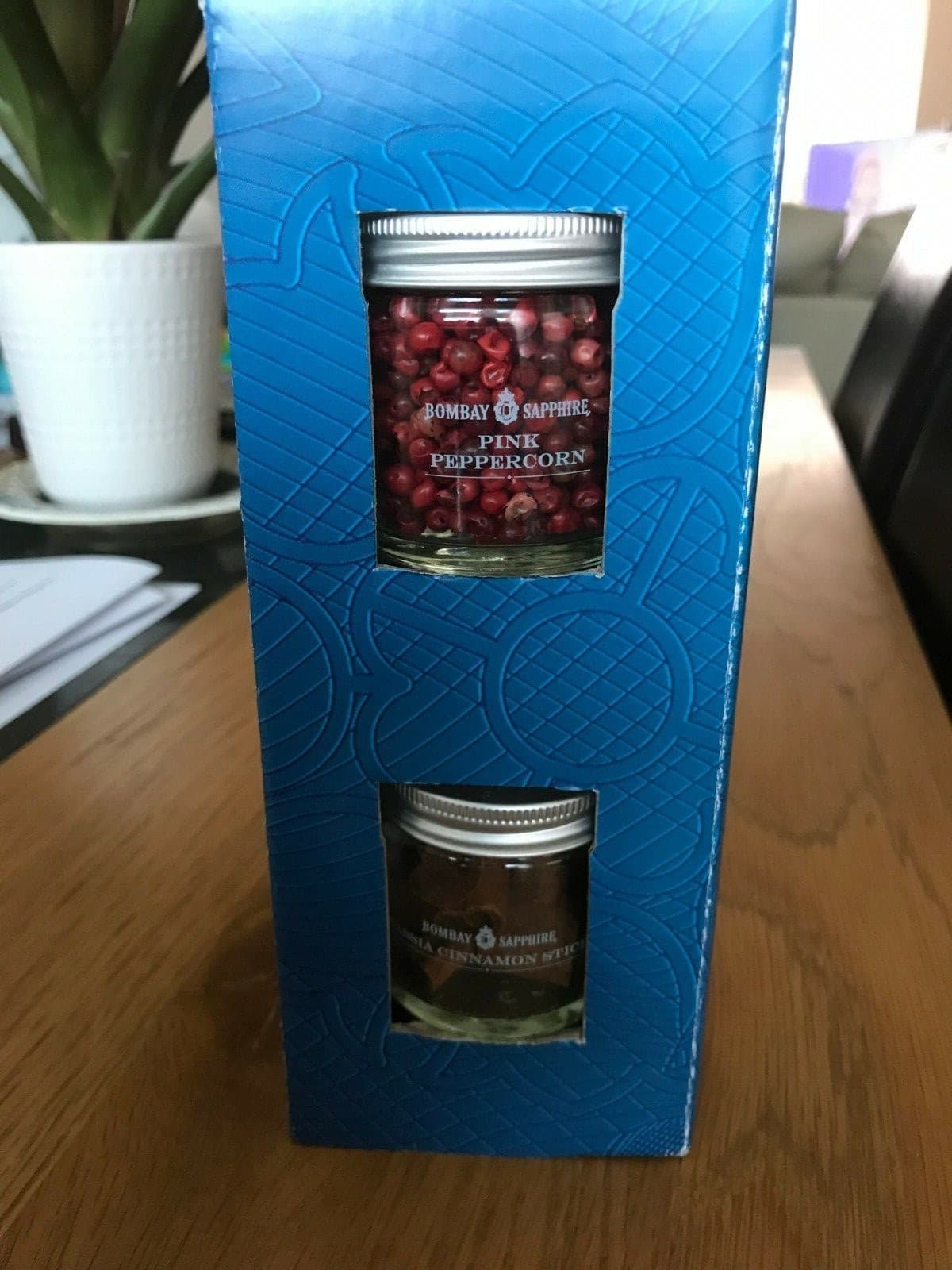 Bombay Sapphire Pink Peppercorn And Cassia  Cinnamon Sticks