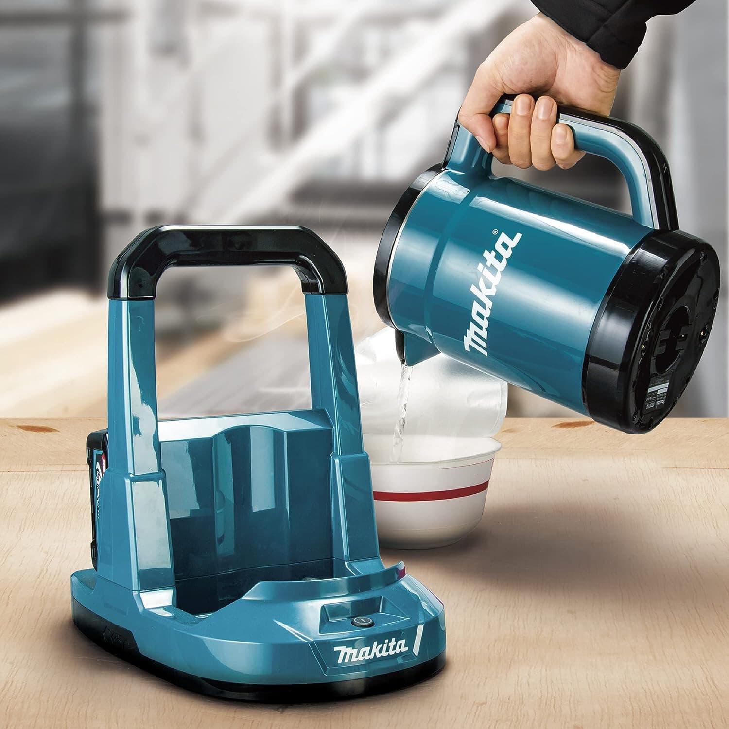 Makita rechargeable kettle KT001GZ 40Vmax body only view 2