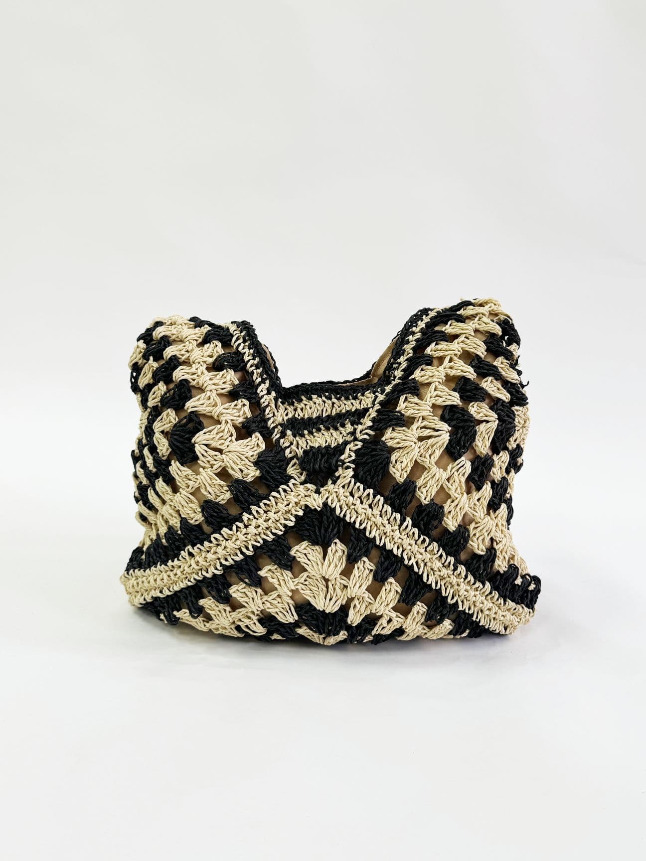 SVNX Women's Black Woven Straw Shoulder Bag