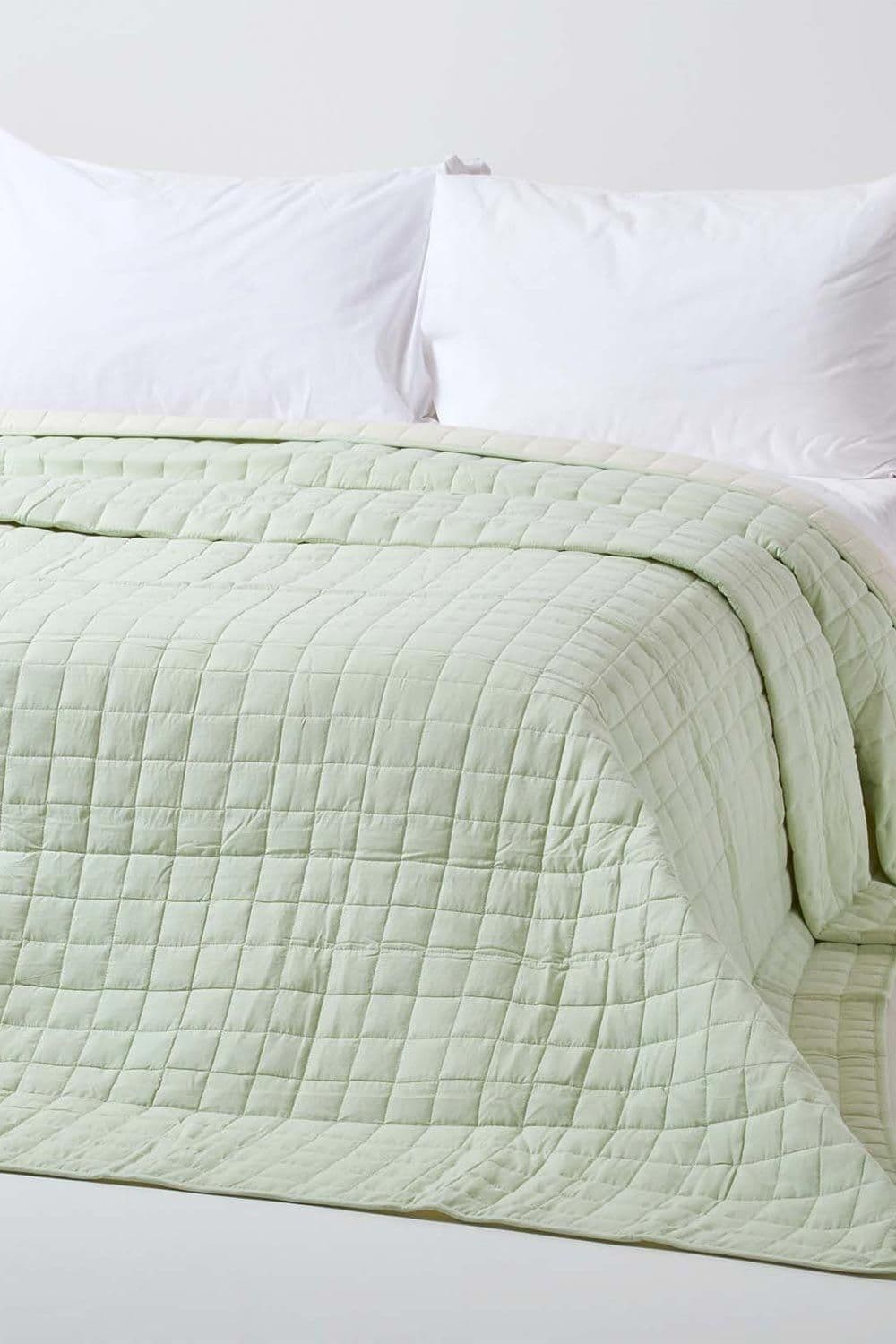 Homescapes Cotton Quilted Reversible Bedspread in Green | Size: Single