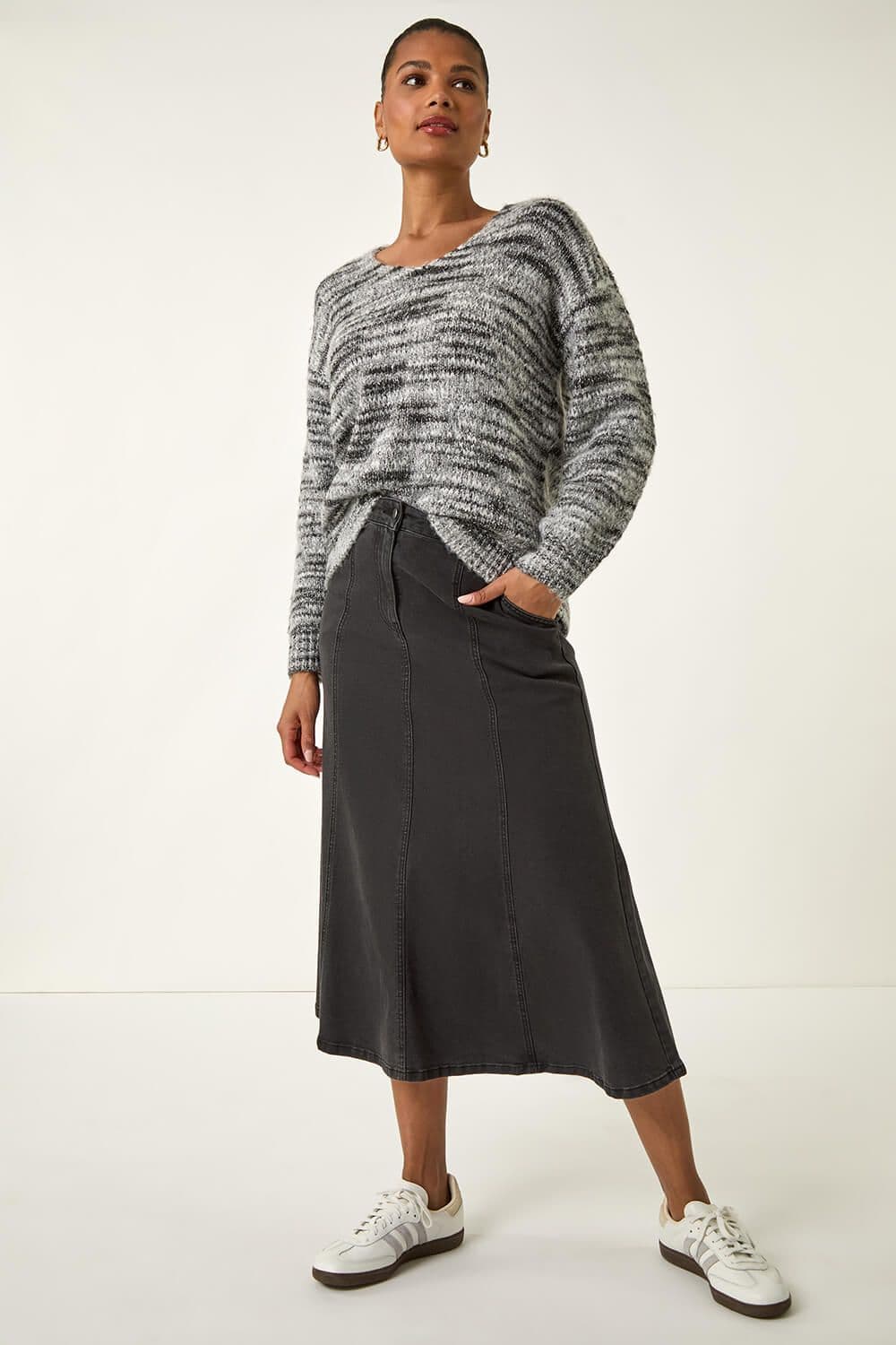 Roman Women's Shimmer V-Neck Knitted Jumper in Black | Size: 12