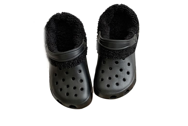 Unisex Black Designer  Fleece Lined Fuzzy Shoes - Cosy Comfort for All Seasons | Wowcher