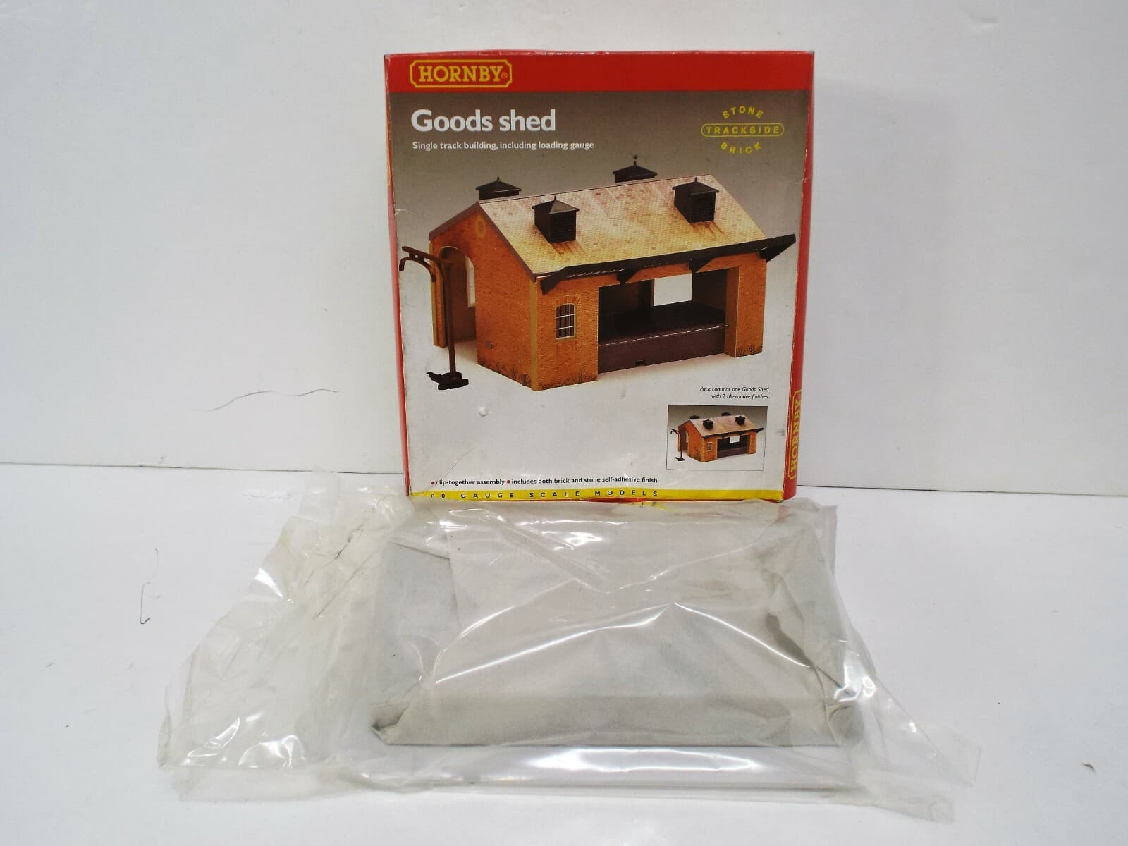 HORNBY R8002 GOODS SHED KIT NOS BOXED (K688)