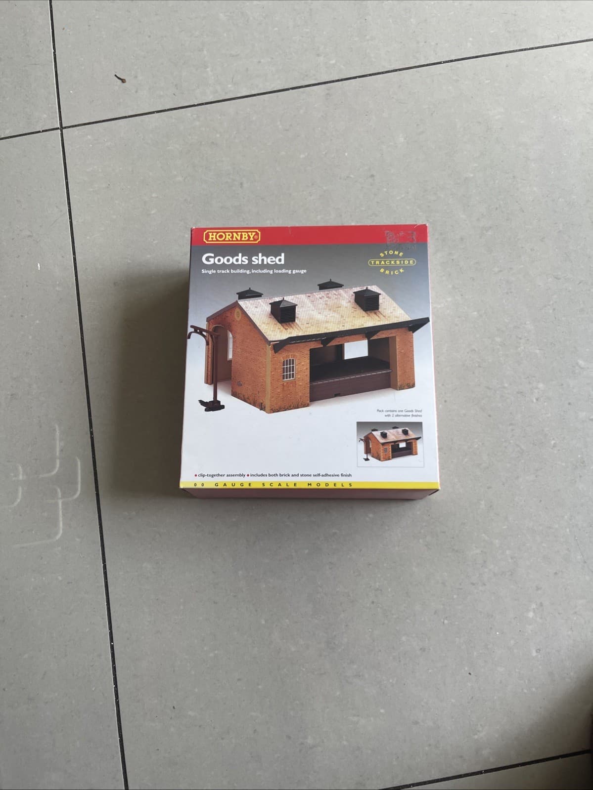 BNIB OO Gauge Hornby R8002 Goods Shed New